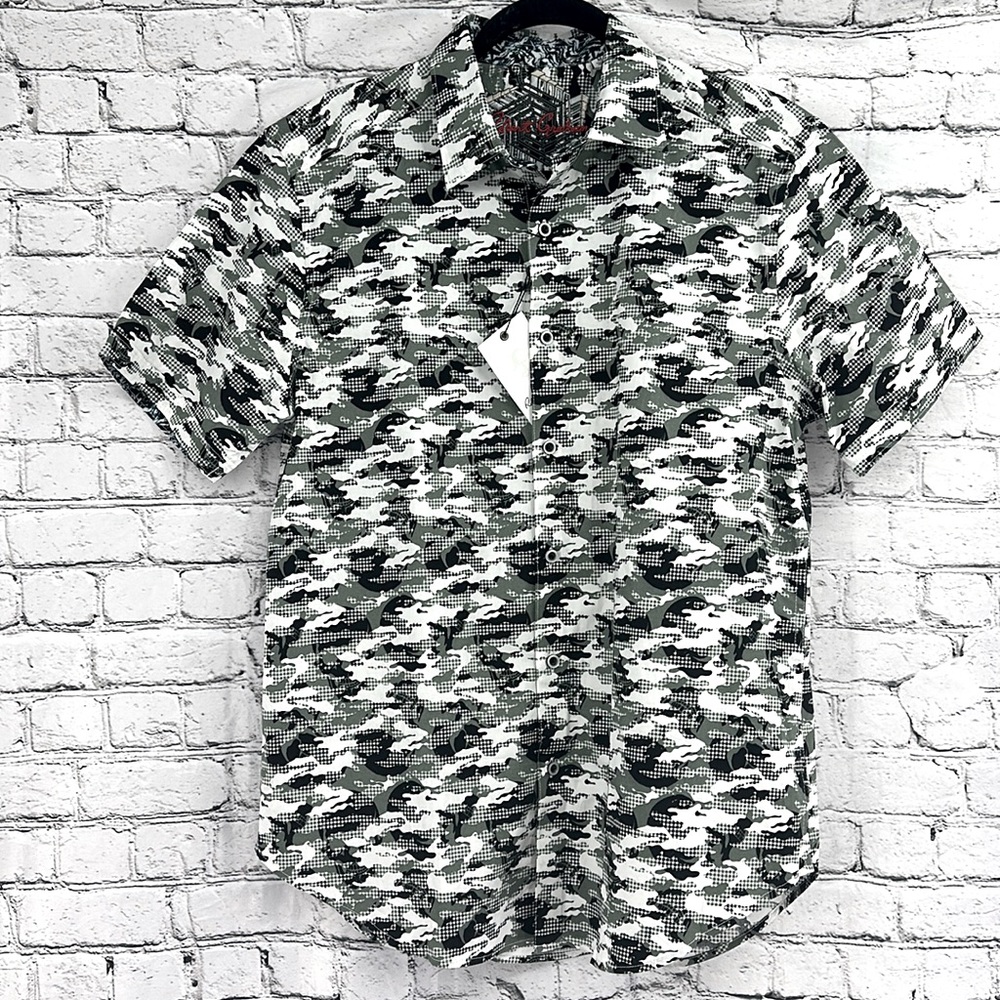 ROBERT GRAHAM “Edmonds” Digital-Style Camo of Skulls Button Up SS Shirt MEDIUM